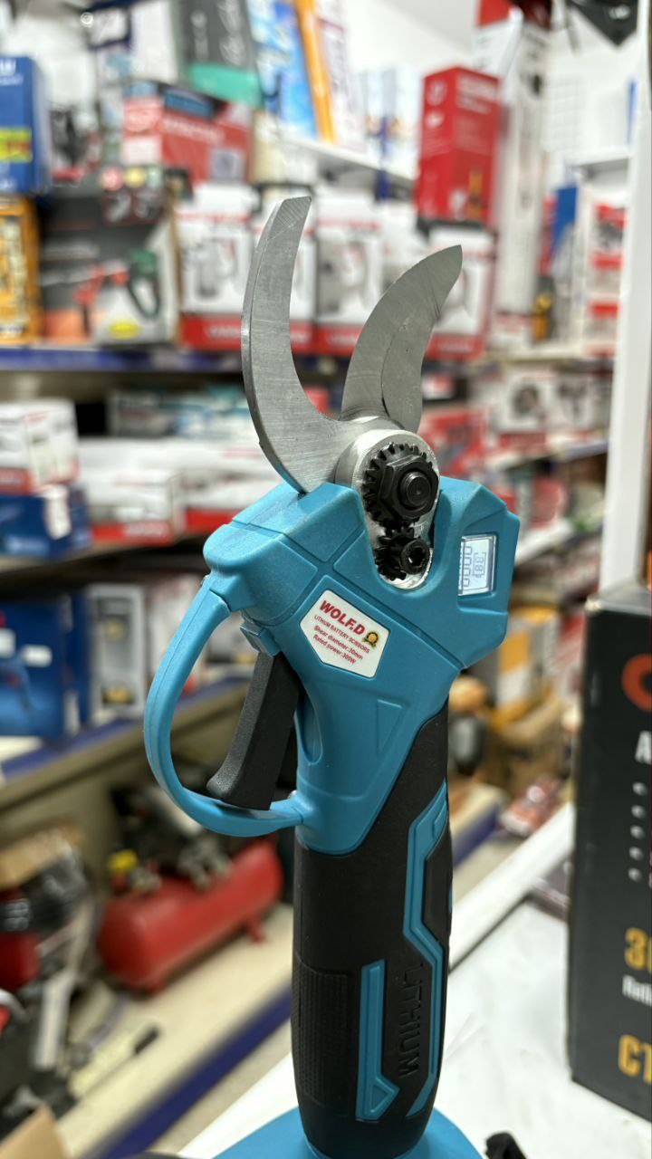 Sécateur a sabre rechargeable wolf 48v 3ah – Image 4